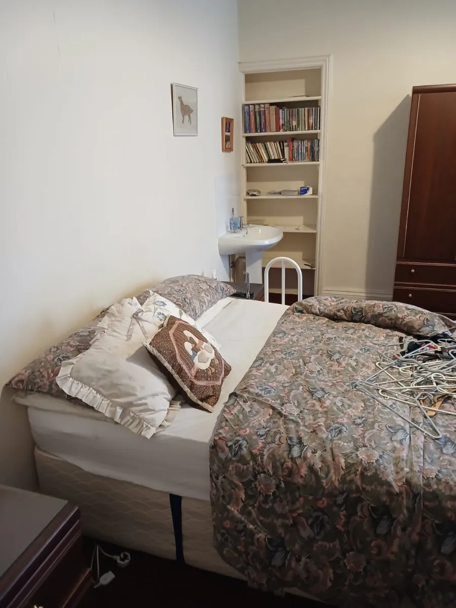 Bedroom before clearance in Cargo